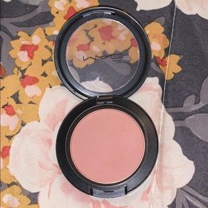 Mac blush in Buff